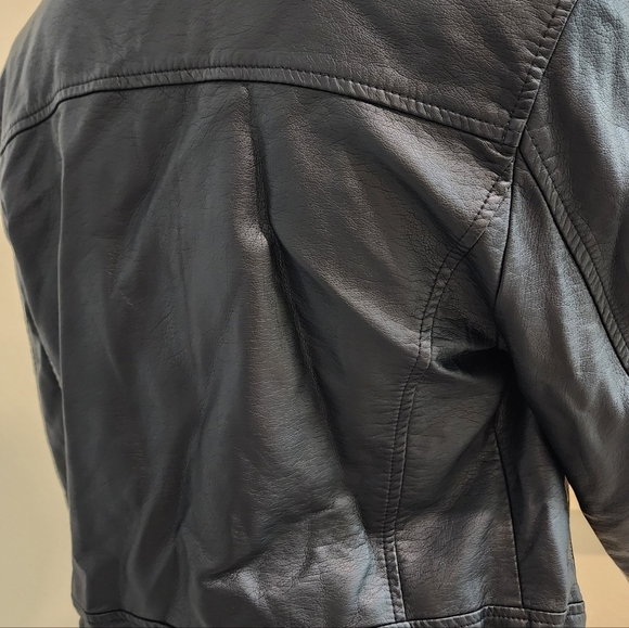 STREET WEAR SOCIETY FAUX BLACK LEATHER ZIPPER JACKET SIZE M - Picture 6 of 7